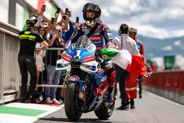 2025 Ducati Panigale V4 Tricolore Italia