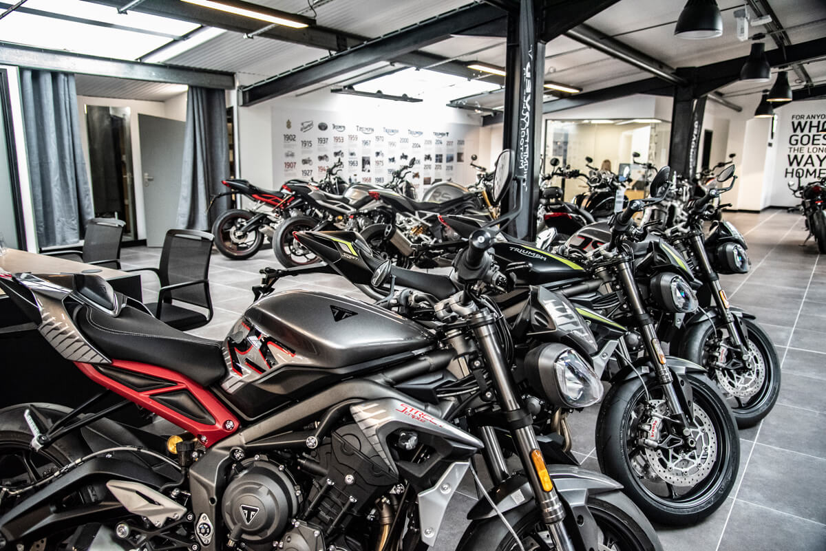 Blade Triumph Cheltenham and Stratford-upon-Avon