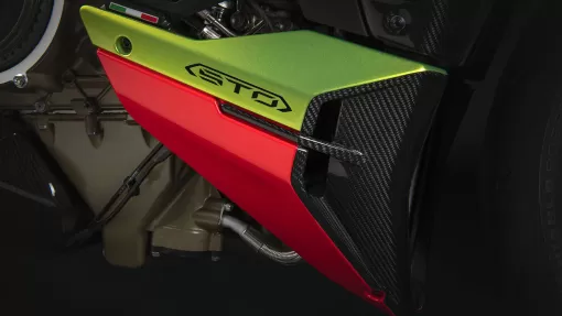 Ducati-SF-V4-Lamborghini-MY23-overview-gallery-05-1920x1080.jpg