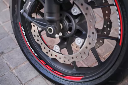65778_23YM_CB750_Hornet_Location_Sport_ACC_0049_ORIGINAL.jpg