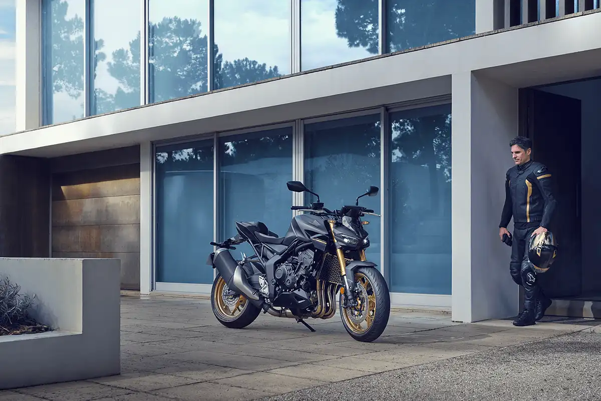 Honda CB1000 Hornet SP — front three-quarter view