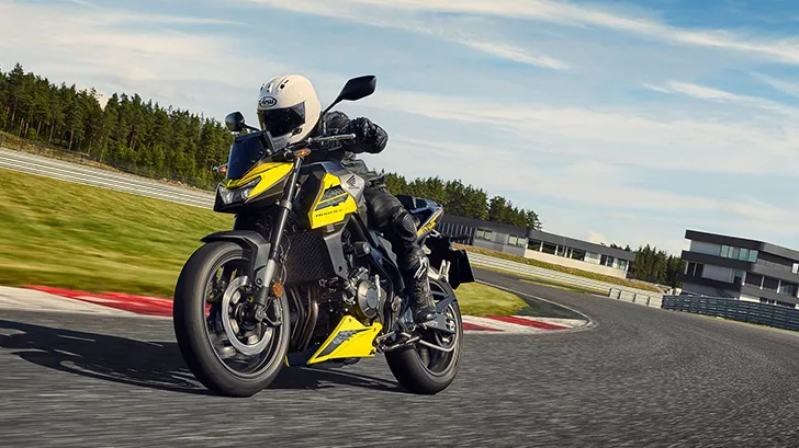 Track riding on a Honda CB750 Hornet