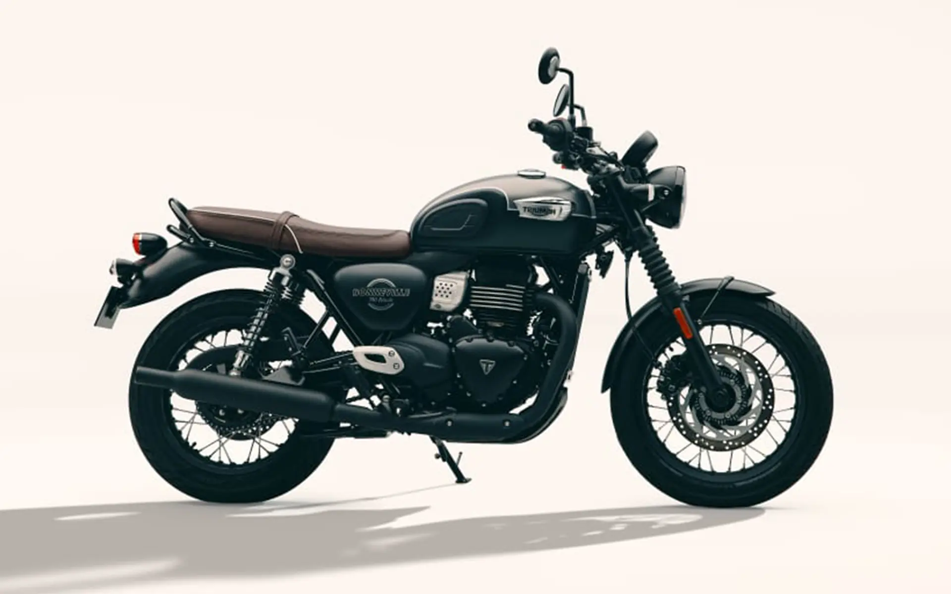 2027 Triumph Bonneville T40 Black in Matt Phantom Black