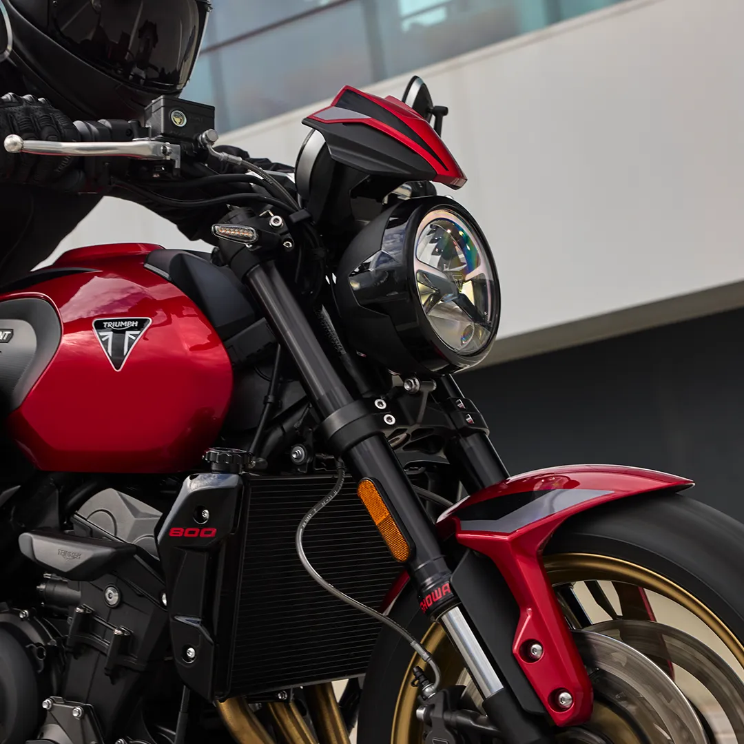 2026 Triumph Trident 800 Showa front forks and J.Juan brake caliper detail