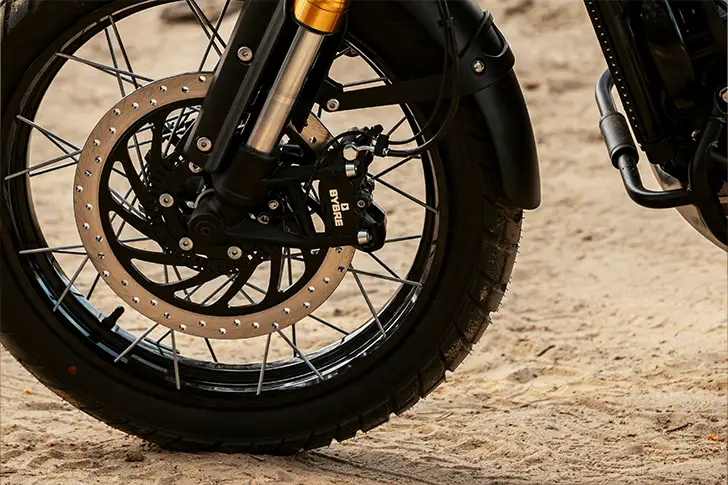 Triumph Scrambler 400 XC 43mm USD forks and spoked wheels